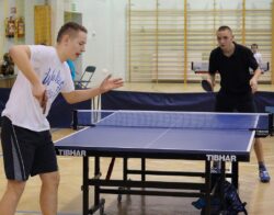 FERYJNY TURNIEJ TENISA STOŁOWEGO W WSIKITKACH