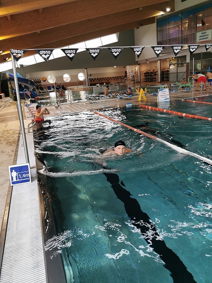 Pływalnia – zajęcia z nauki i doskonalenia pływania